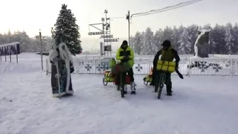 Tourists from Italy travel around Oymyakon on bicycles