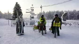 Tourists from Italy travel around Oymyakon on bicycles