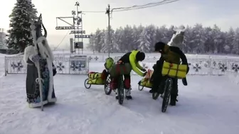 Tourists from Italy travel around Oymyakon on bicycles