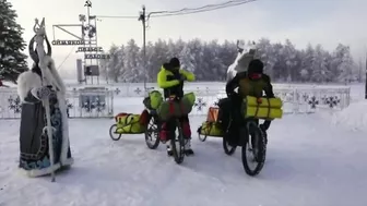 Tourists from Italy travel around Oymyakon on bicycles