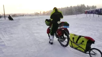 Tourists from Italy travel around Oymyakon on bicycles