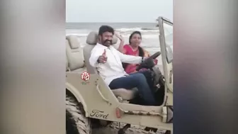 హేయ్ ఆలా కాదు ఇలా పెట్టు ????????: Nandamuri Balakrishna Enjoying at Beach with His Wife