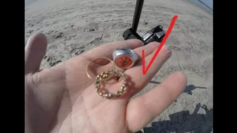 TSUNAMI FROM TONGA REACHS CALIFORNIA WHILE METAL DETECTING AT THE BEACH