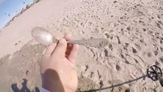 TSUNAMI FROM TONGA REACHS CALIFORNIA WHILE METAL DETECTING AT THE BEACH