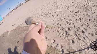 TSUNAMI FROM TONGA REACHS CALIFORNIA WHILE METAL DETECTING AT THE BEACH