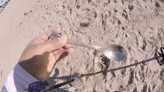 TSUNAMI FROM TONGA REACHS CALIFORNIA WHILE METAL DETECTING AT THE BEACH