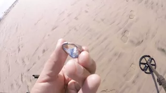 TSUNAMI FROM TONGA REACHS CALIFORNIA WHILE METAL DETECTING AT THE BEACH