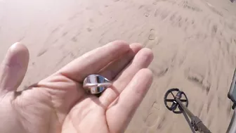 TSUNAMI FROM TONGA REACHS CALIFORNIA WHILE METAL DETECTING AT THE BEACH