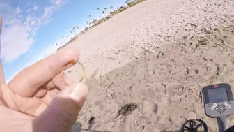 TSUNAMI FROM TONGA REACHS CALIFORNIA WHILE METAL DETECTING AT THE BEACH