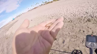 TSUNAMI FROM TONGA REACHS CALIFORNIA WHILE METAL DETECTING AT THE BEACH