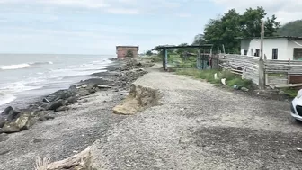 Are the beaches NORTH of Esmeraldas worth a look?  UNKNOWN beach in Ecuador looks like the Caribbean