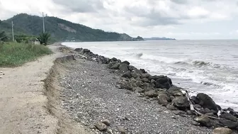 Are the beaches NORTH of Esmeraldas worth a look?  UNKNOWN beach in Ecuador looks like the Caribbean