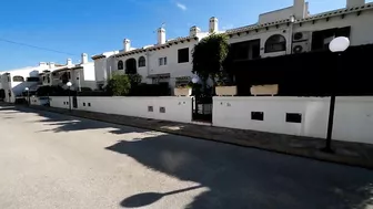 €127,500  -  2 bedroom, 1 bathroom top floor apartment, situated in beach-side location of Cabo Roig