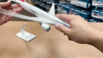 SKR1079 SKYMARKS TURKISH 787-9 1/200 By SkyMarks Models. Unboxing.