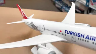 SKR1079 SKYMARKS TURKISH 787-9 1/200 By SkyMarks Models. Unboxing.