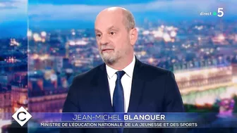 Anna Cabana anime un débat sur J.M. Blanquer sans annoncer leur relation - C à Vous - 19/01/2022