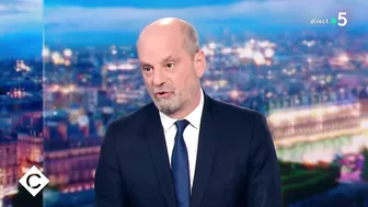 Anna Cabana anime un débat sur J.M. Blanquer sans annoncer leur relation - C à Vous - 19/01/2022