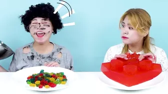 Big Food VS Small Food Challenge 하이유의 대왕 음식 챌린지 대왕 까르보 불닭볶음면 먹방 | HIU 하이유