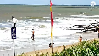 The Beach At Noon Time/Moore Park Beach || JLO SEARLE