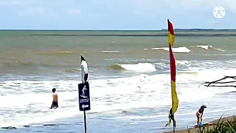 The Beach At Noon Time/Moore Park Beach || JLO SEARLE