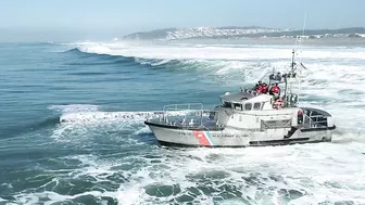 Coast Guard Charging Ocean Beach 1-24-22 #coastguard #surf #sanfrancisco