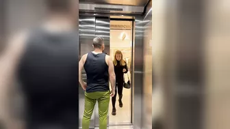 OMG????BODYBUILDER WANTED GIRL IN THE ELEVATOR????/SHOCK REACTION GIRL/@Shmeksss.Channel