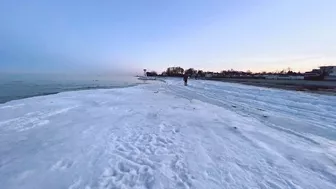 My first time to see a Frozen beach ???? #winterindenmark #frozenbeach #winterseason #shortvideo #dk