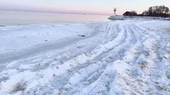 My first time to see a Frozen beach ???? #winterindenmark #frozenbeach #winterseason #shortvideo #dk