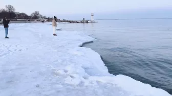 My first time to see a Frozen beach ???? #winterindenmark #frozenbeach #winterseason #shortvideo #dk