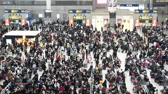 Crowds throng Shanghai train station during Chinese New Year travel rush | AFP