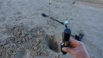 metal detecting beach 2022