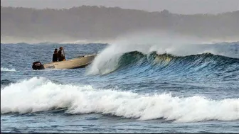 The Noosa Bar and Main Beach. Sunday morning, January 30, 2022.