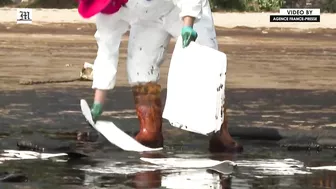 Workers scramble to clean oil slick from Thai beach