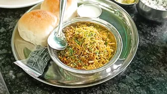 EAT MISAL IN A VINEYARD l Travel & Taste with Prajakta #misal #zatkamisal #nashik