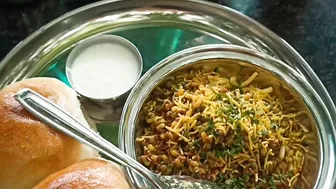 EAT MISAL IN A VINEYARD l Travel & Taste with Prajakta #misal #zatkamisal #nashik