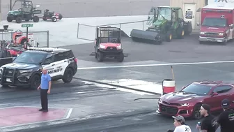 Tesla vs Police car - drag racing