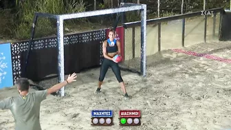 Beach Handball: Διάσημοι vs Μαχητές - Αγώνας 2