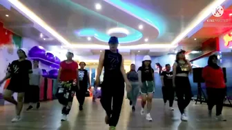 TWERK IT LIKE MILEY... Zumba ll Flash dance Choreography ll UMBARi  ????????...