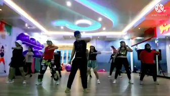 TWERK IT LIKE MILEY... Zumba ll Flash dance Choreography ll UMBARi  ????????...