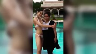 Sara Ali New Video In Bikini|Sara Ali Khan Masti With Her Friend