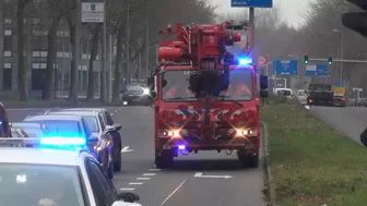 Politie begeleidt GROTE KRAAN Brandweer Haaglanden met spoed in Rotterdam! #1428