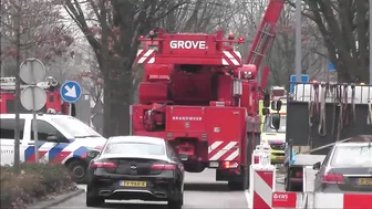 Politie begeleidt GROTE KRAAN Brandweer Haaglanden met spoed in Rotterdam! #1428