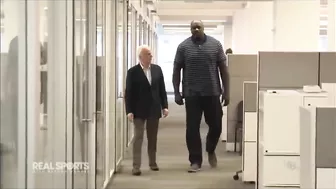 Shaq using normal sized things and being a giant