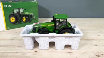 NEW JOHN DEERE 8R 410 by WIKING | 2 for the MODEL COLLECTION