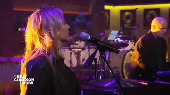 Kelly Clarkson Covers 'Arcade' By Duncan Laurence | Kellyoke