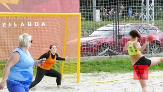 Beach Handball ????????‍♀️ Tough Defence & Penalty Miss