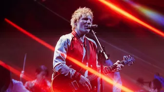 Ed Sheeran – Bad Habits (feat. Bring Me The Horizon) [Live at the BRIT Awards 2022]