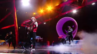 Ed Sheeran – Bad Habits (feat. Bring Me The Horizon) [Live at the BRIT Awards 2022]