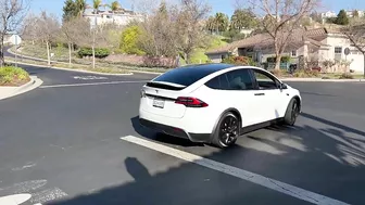 2022 Model X Plaid v 2022 Model X Long Range