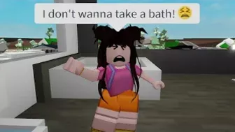 When your daughter hates to take a bath???? (Roblox Meme)